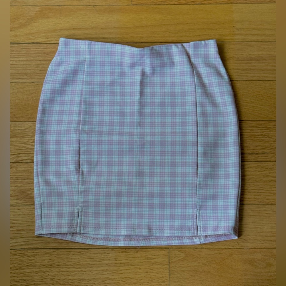 90s pink and white plaid mini skirt #90s #plaid #miniskirt